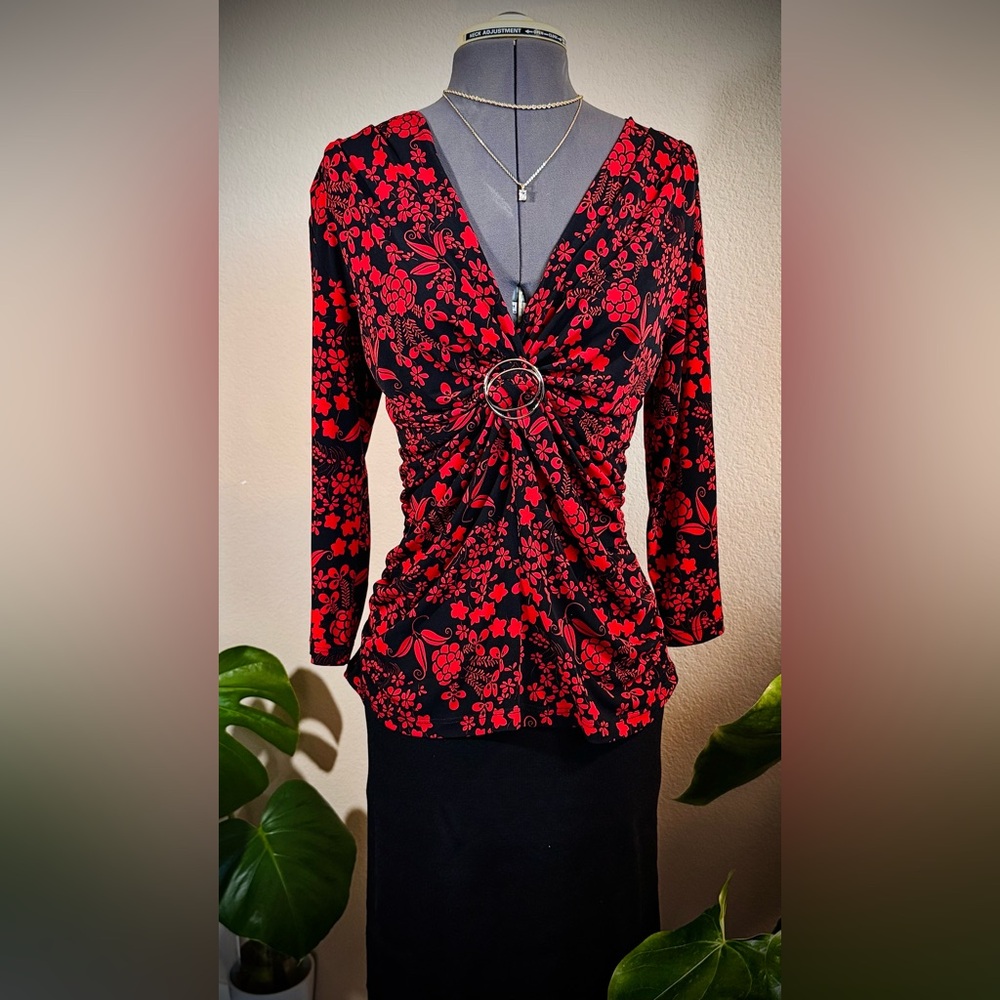 Vintage Y2K Black Red V Neck Silver Broach Blouse Top IN Studio L